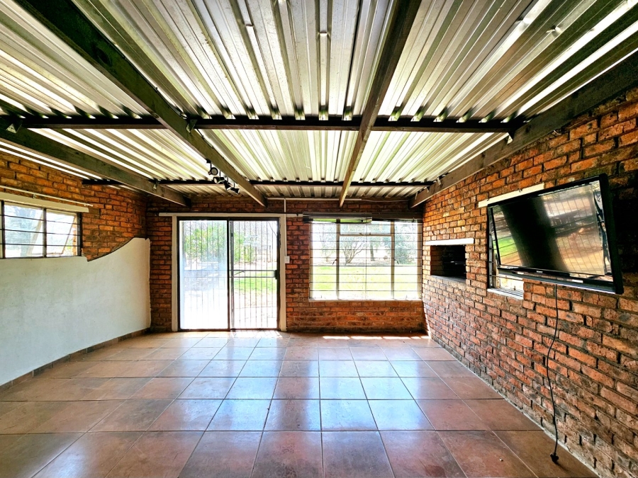 6 Bedroom Property for Sale in Bloemfontein Rural Free State